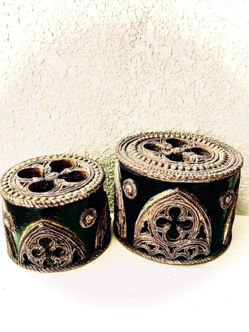 NWT Set of 2 Sculptured Gothic Arch Quatrefoil Lidded Boxes Black Gold 6"& 5" - Picture 5 of 7